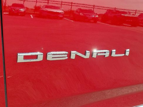Used 2025 GMC Yukon Denali w/ Sun & Power Step Package AWD/4WD image 9