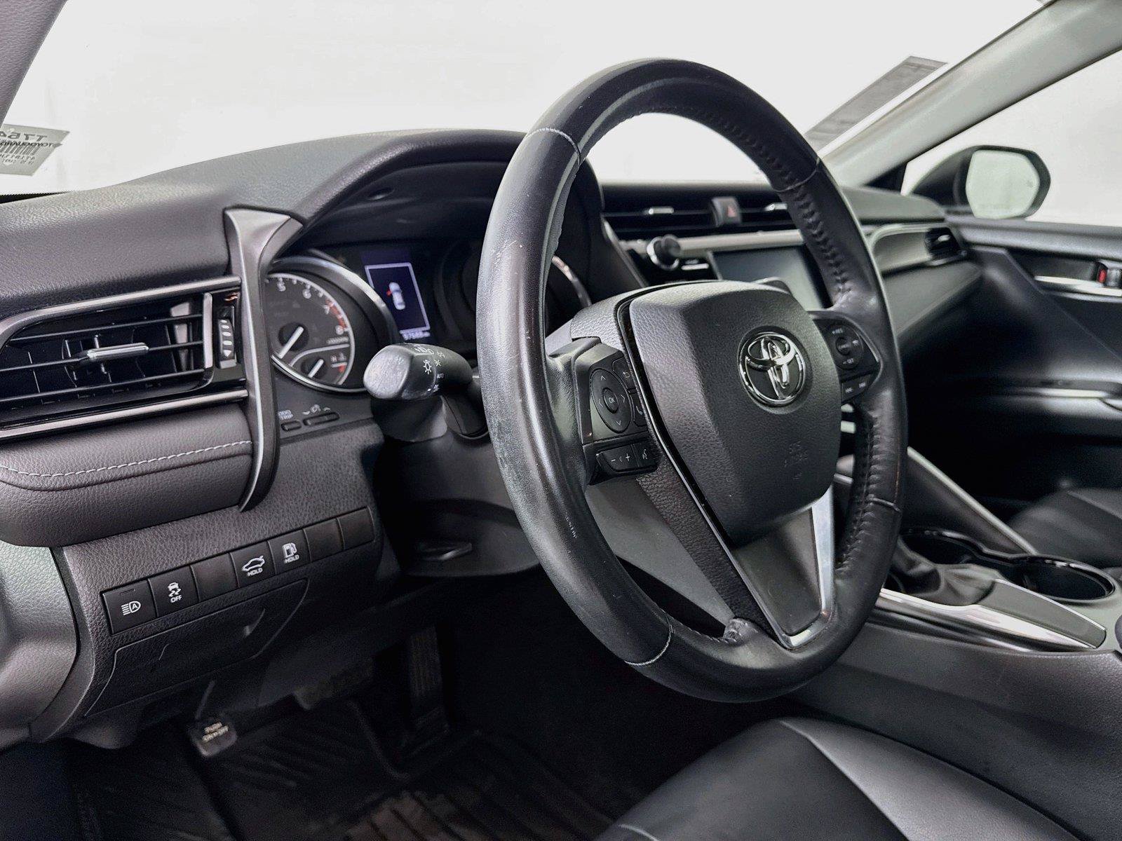 Used 2019 Toyota Camry SE w/ Convenience Package FWD image 4