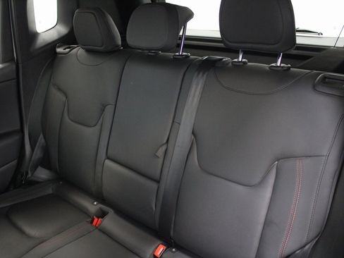 Used 2019 Jeep Renegade Trailhawk image 21