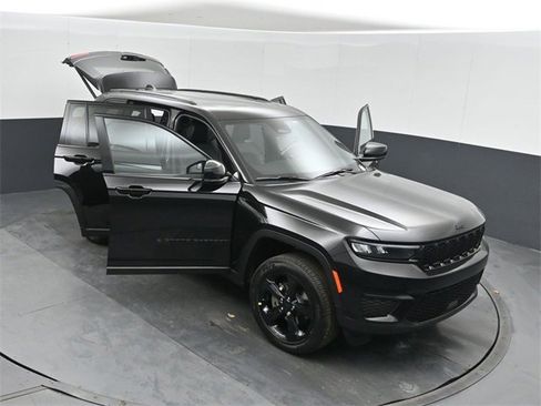 New 2025 Jeep Grand Cherokee Altitude image 52