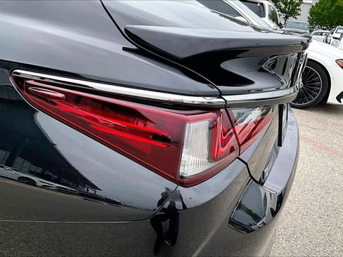 Used 2019 Lexus ES 350 F Sport w/ Accessory Package 2 FWD image 29