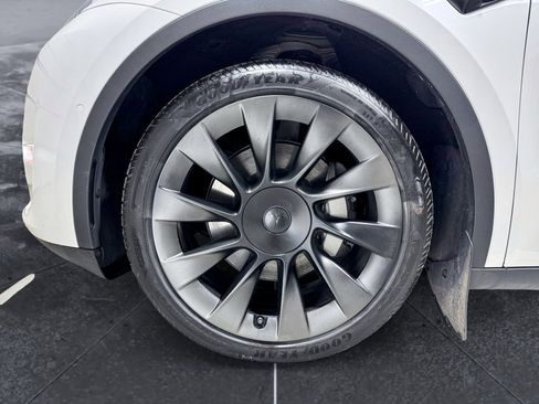 Used 2022 Tesla Model Y Long Range image 29