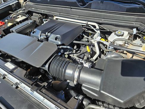 Used 2024 GMC Canyon AT4X AWD/4WD image 33