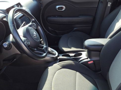 Used 2018 Kia Soul + image 15