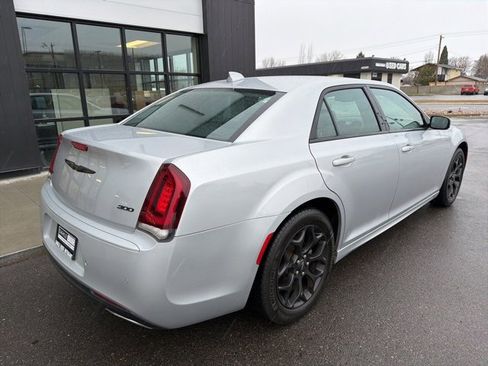 Used 2022 Chrysler 300 Touring L image 8