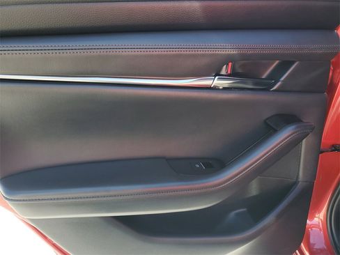 Used 2019 MAZDA MAZDA3 Hatchback w/ Preferred Package image 16