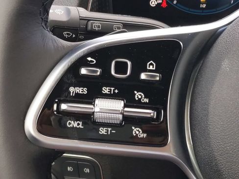 Used 2022 Mercedes-Benz GLB 250 4MATIC image 21