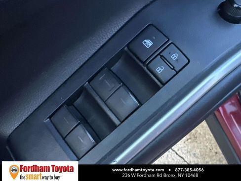 Certified 2021 Toyota Highlander XLE image 16