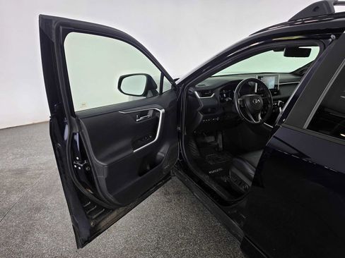 Used 2019 Toyota RAV4 XSE w/ XSE Weather Package AWD/4WD image 19
