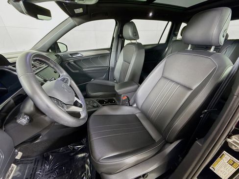 Certified 2023 Volkswagen Tiguan SE R-Line image 5