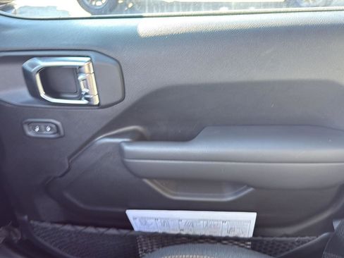 New 2025 Jeep Gladiator Sport image 21