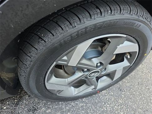 Used 2023 Hyundai Venue SEL FWD image 18