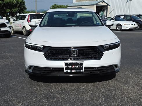 Used 2025 Honda Accord Touring image 4