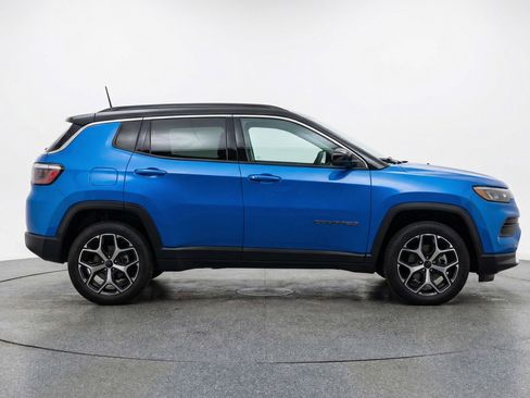 Used 2025 Jeep Compass Limited image 11