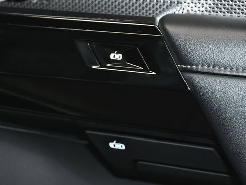 Used 2024 BMW 740i xDrive 740i xDrive image 33