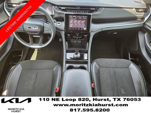 Used 2025 Jeep Grand Cherokee L Laredo RWD image 5