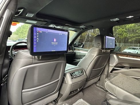 Used 2025 Cadillac Escalade ESV Sport Platinum image 11