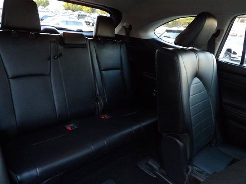 Used 2021 Toyota Highlander XLE image 17