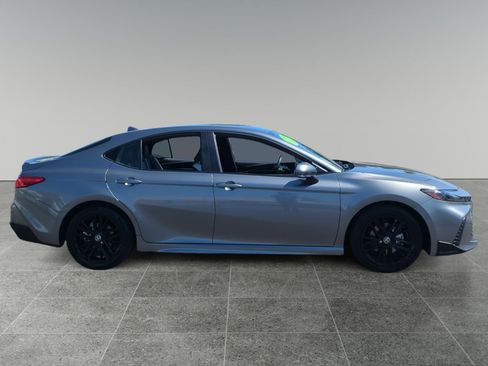 Used 2025 Toyota Camry SE image 6