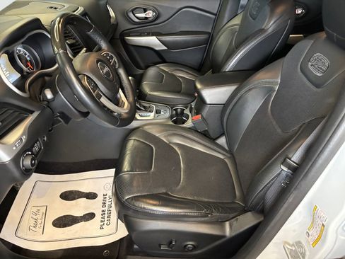 Used 2016 Jeep Cherokee Overland AWD/4WD image 21
