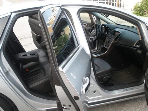 Used 2012 Buick Verano Leather FWD image 18