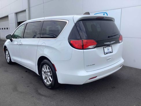 Used 2023 Chrysler Voyager LX FWD image 4