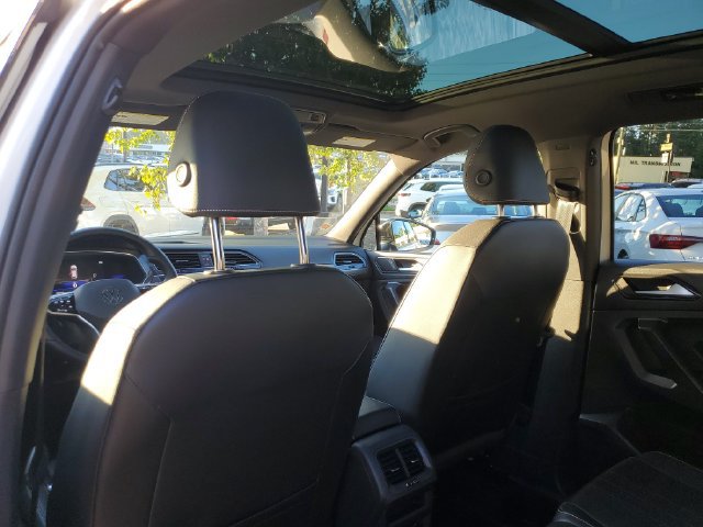 Certified 2023 Volkswagen Tiguan SE R-Line FWD image 17