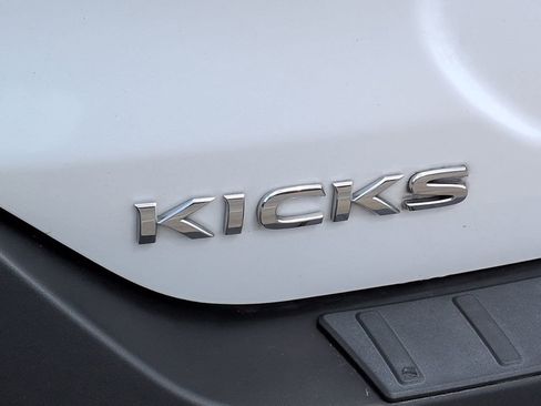 Used 2020 Nissan Kicks SR w/ SR Premium Package FWD image 6