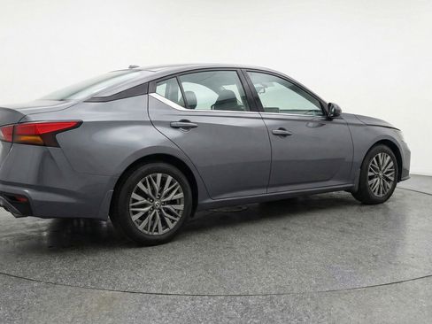 Used 2025 Nissan Altima 2.5 SV image 9