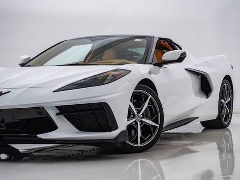 Used 2021 Chevrolet Corvette Stingray Premium Cpe w/ Z51 Performance Package RWD image 2