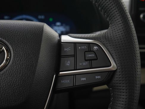 Used 2025 Toyota Sienna AWD image 25