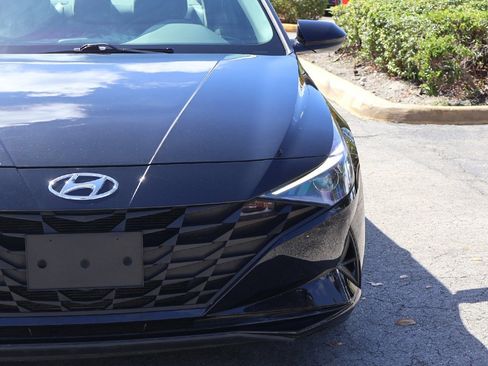 Used 2021 Hyundai Elantra SE image 13