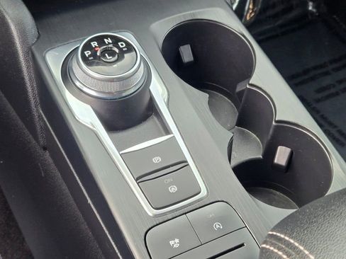 Used 2022 Ford Escape SE image 25