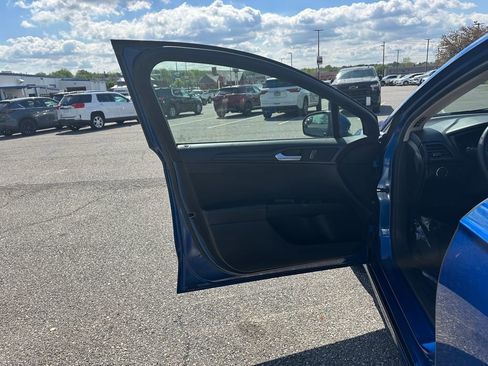 Used 2018 Ford Fusion SE w/ Equipment Group 201A FWD image 21