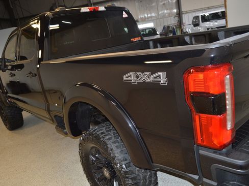 New 2026 Ford F250 Lariat w/ Black Appearance Package image 5