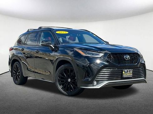 Used 2023 Toyota Highlander XSE AWD/4WD image 2