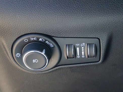 Used 2025 Jeep Compass Limited AWD/4WD image 16