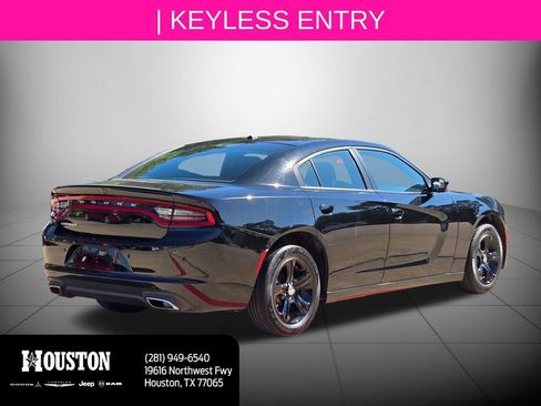 Used 2022 Dodge Charger SXT RWD image 4