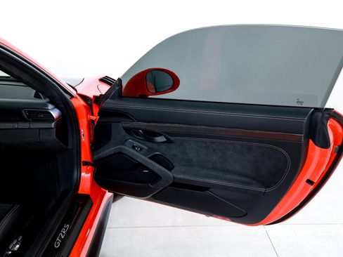 Used 2018 Porsche 911 GT2 RS RWD image 18