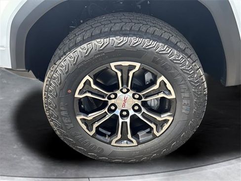 New 2025 GMC Canyon AT4 image 27