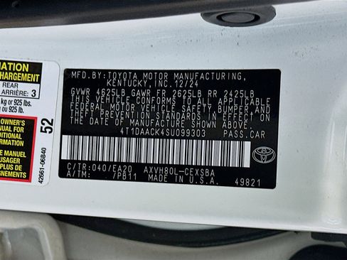 Used 2025 Toyota Camry SE image 12