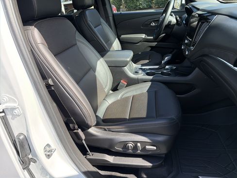 Used 2023 Chevrolet Traverse High Country image 13