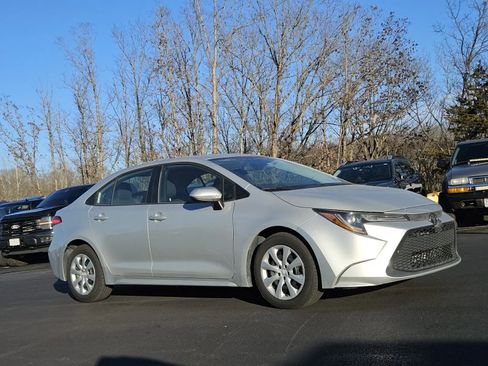 Used 2021 Toyota Corolla LE image 5