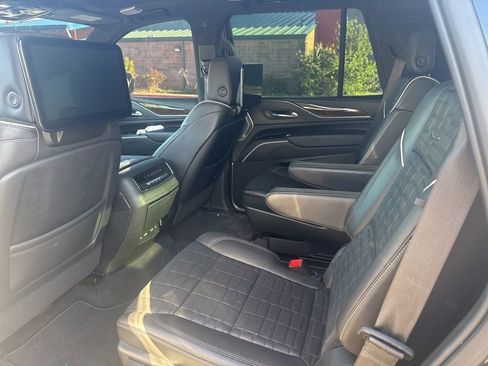 Used 2023 Cadillac Escalade Sport Platinum image 11
