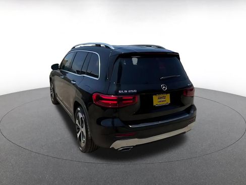 Used 2025 Mercedes-Benz GLB 250 4MATIC image 11