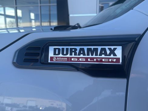 Used 2025 GMC Sierra 2500 AT4 image 12