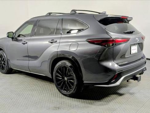 Used 2024 Toyota Highlander XSE FWD image 4