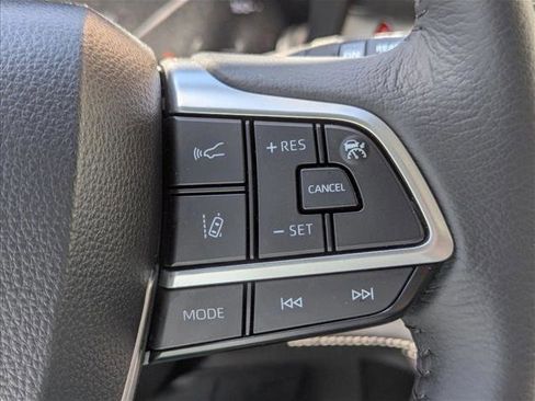 Used 2026 Toyota Sienna XLE AWD/4WD image 12