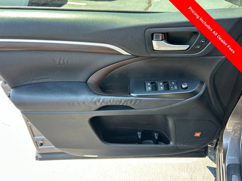 Used 2015 Toyota Highlander Limited Platinum FWD image 4