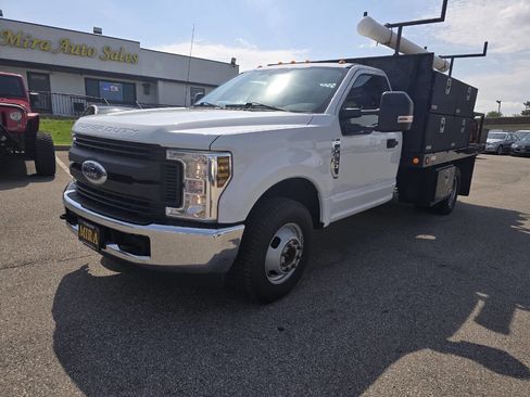 Used 2018 Ford F350 XL w/ Power Equipment Group RWD image 8